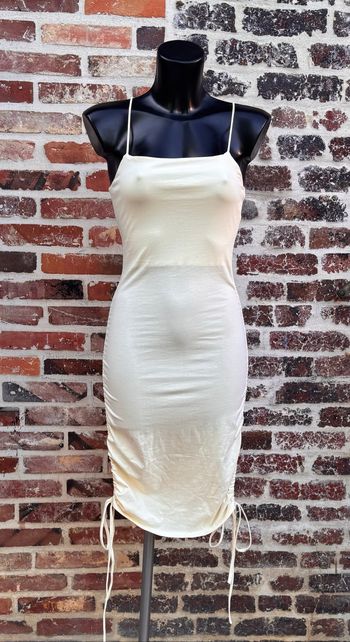👗 Robe moulante dos nu à laçage – Shein – T36
