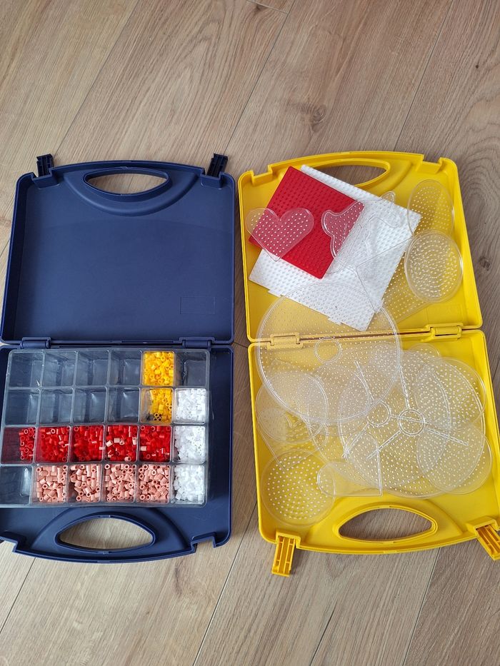 Perles à repasser et malettes de rangement, 20 modèles, trieur, en excellent état