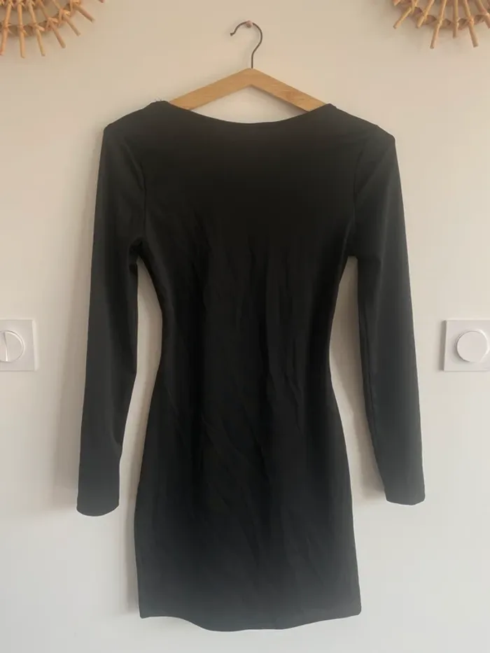 Robe noir dos nu - photo numéro 2