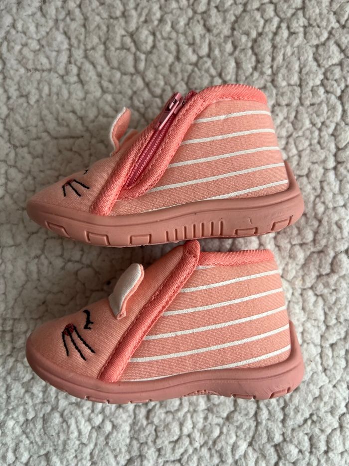 Chaussons roses motifs lapins taille 20 - photo numéro 4