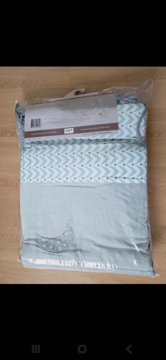 Tour de lit bébé neuf