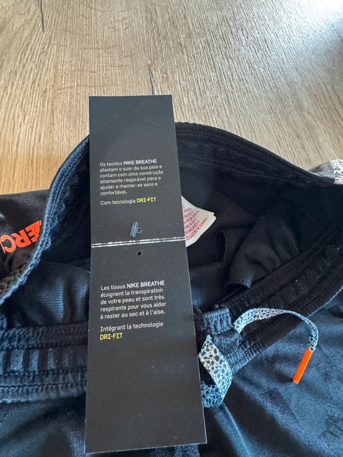 Short Nike dri-fit taille S 8-9 ans neuf avec étiquettes - photo numéro 9