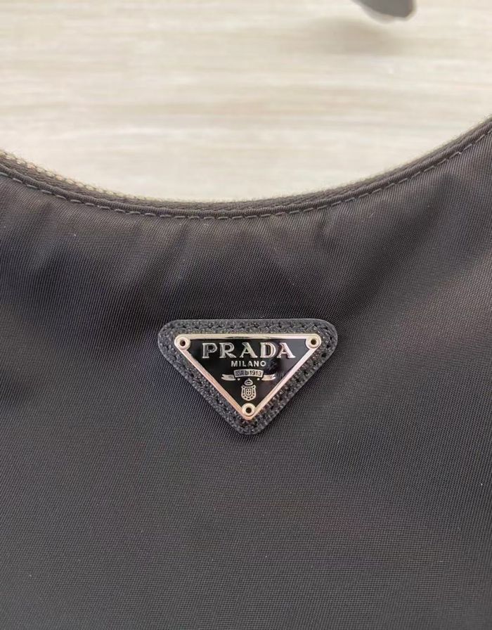 PRADA Réédition 2005 Boucle argentée classique Logo Triangle - photo numéro 3