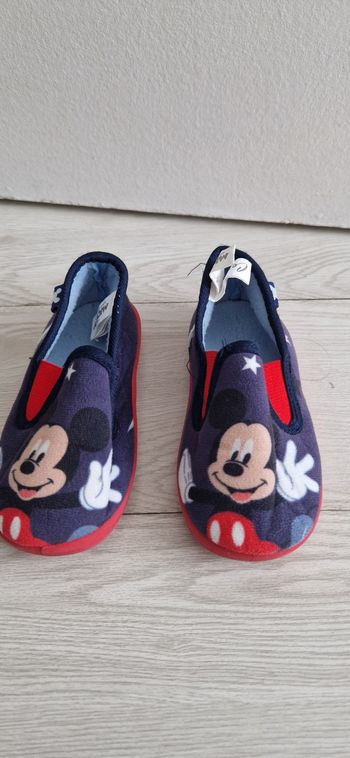 Chaussons neuves, Mickey