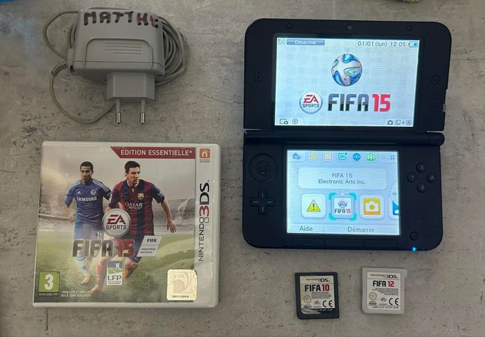 Nintendo 3DS XL bleue + 3 jeux