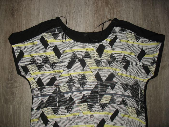 TEE SHIRT MC NOIR A MOTIFS - TAILLE 3 - n°08 - photo numéro 2