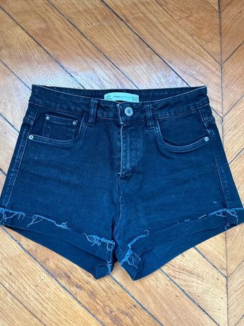 Neuf short en jean noir Zara taille 34