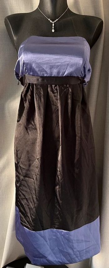 Robe aspect soie lila et noire taille 38 M