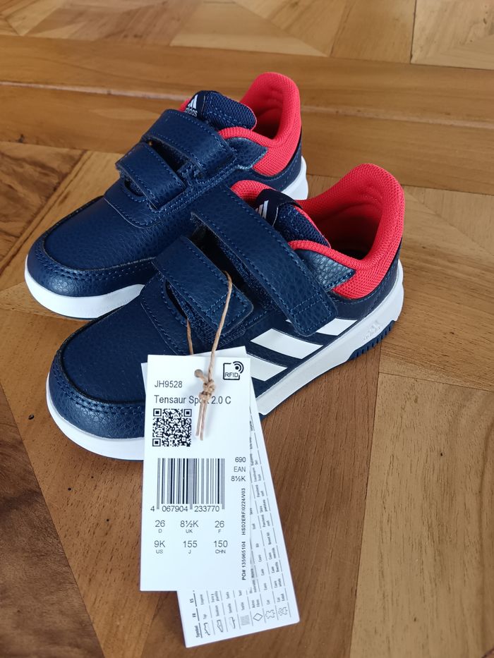 Basket Adidas Neuf avec Étiquette taille 26 - photo numéro 2