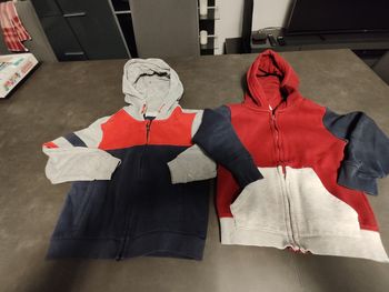 Lot de 2 gilets zippés garçon – Taille 8 ans