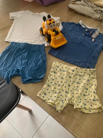 Lot de vêtements bébé