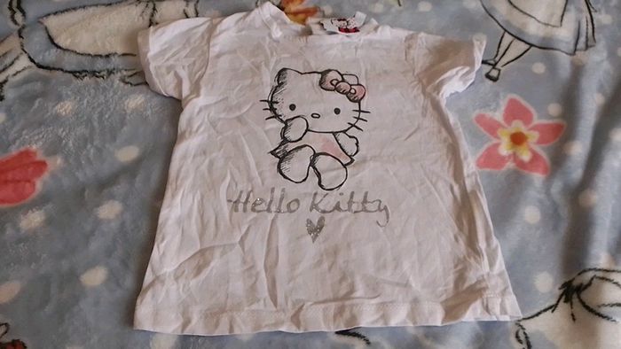 T-shirt hello Kitty 12 mois neuf