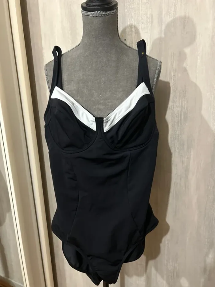 Maillot de bain, noir blanc, une pièce