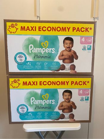 156 couches Pampers harmonie taille 4