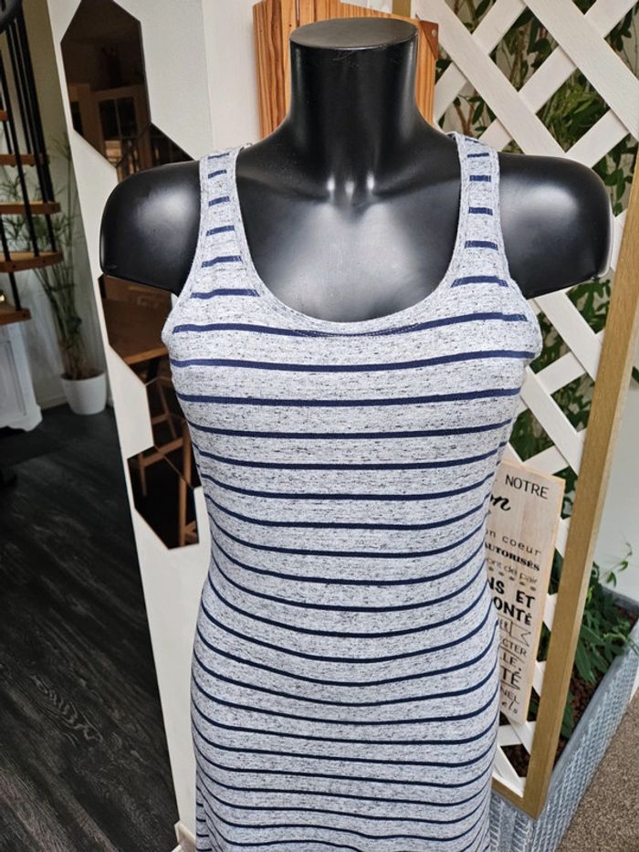 Kiabi longue robe à lignes taille M - photo numéro 2