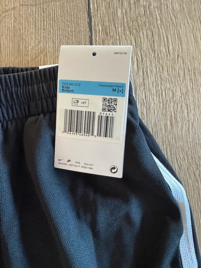 Short Nike dri-fit taille M 10-11 + ans neuf avec étiquettes - photo numéro 5