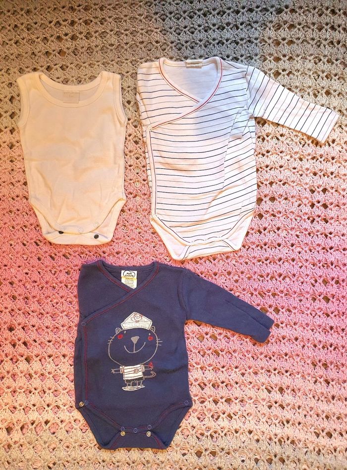 Lot 7 vêtements 1 mois - photo numéro 2