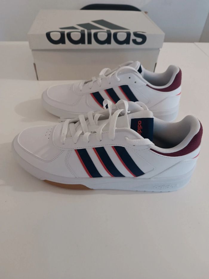 Basket Adidas courtbeat 44 neuve