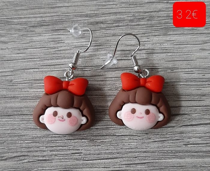 a vendre boucles d'oreilles.neuves emballees