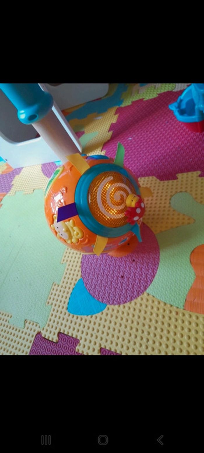 Balle qui roule seule en musique