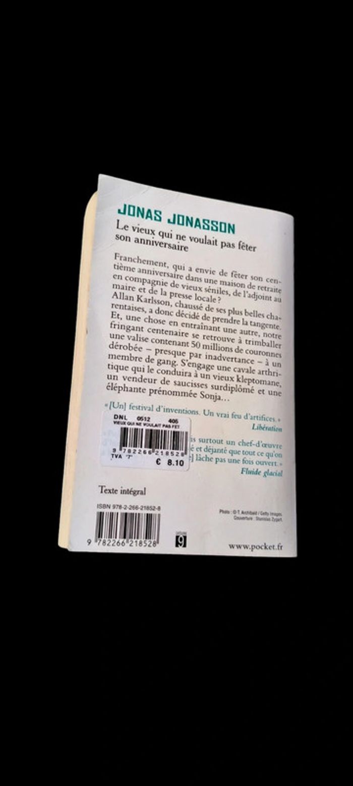 Livre le vieux qui ne voulait pas fêter son anniversaire - photo numéro 2