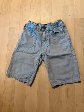 Short bleu clair Kiabi 8 ans très bon état