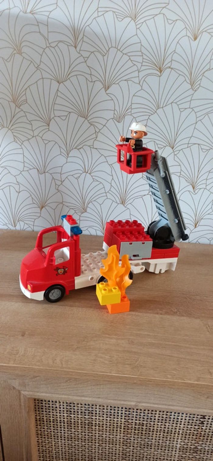 Lego Duplo pompier - photo numéro 2