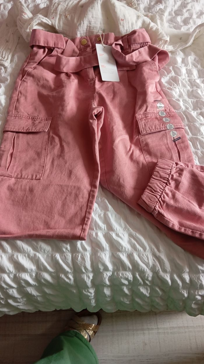 Lot pantalon et blouse - photo numéro 2