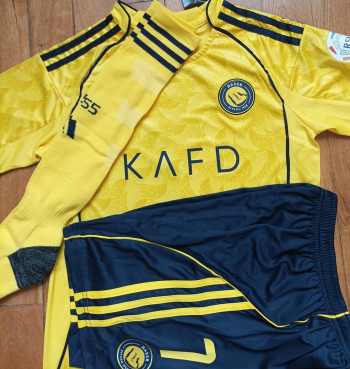 Belle tenue Ronaldo taille 14 ans modèle Al Nasser - photo numéro 4