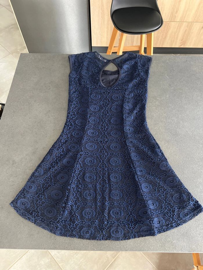 Robe dentelle doublée taille 36 cache cache - photo numéro 2