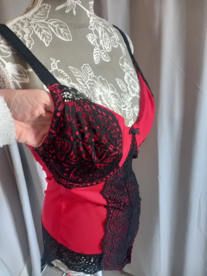 Body rouge et noir
