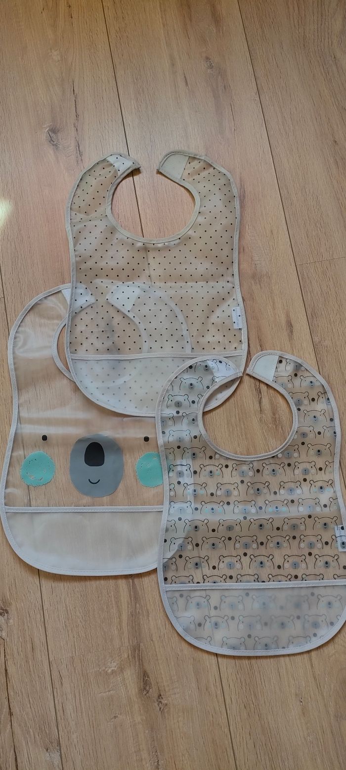 Lot de 3 bavoirs plastifiés
