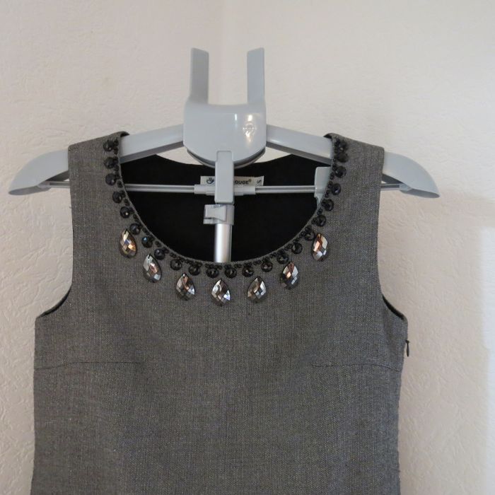 Robe sans manches JAUNE ROUGE – Style élégant & détails bijoux - photo numéro 2