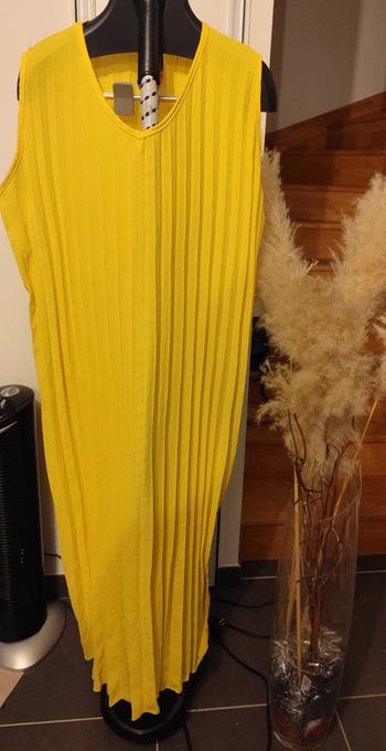 Robe longue plissée jaune neuve
