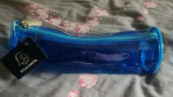 Trousse plastique bleue NEUVE