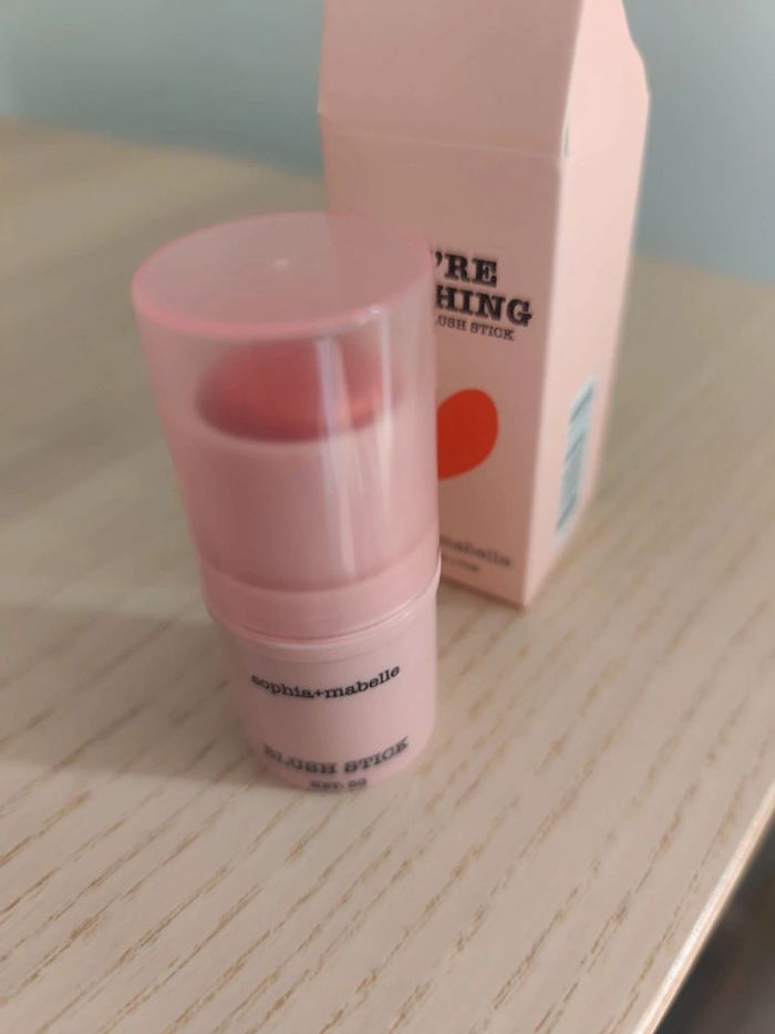 We're blushing creamy blush stick Sophia mabelle - photo numéro 3