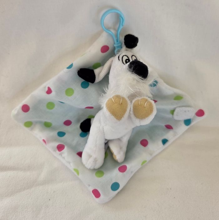 Doudou porte clé chien idéfix avec sa couverture- Parc Asterix
