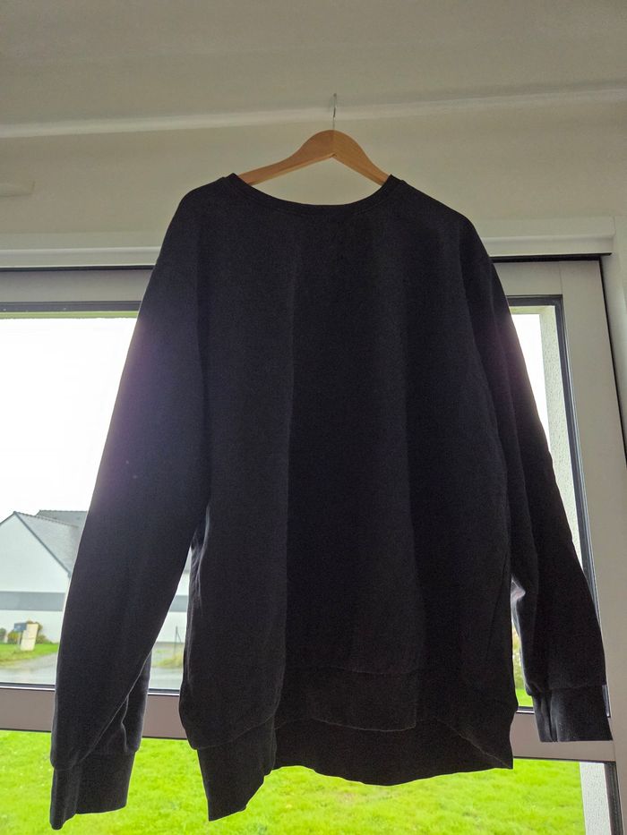 Pull noir