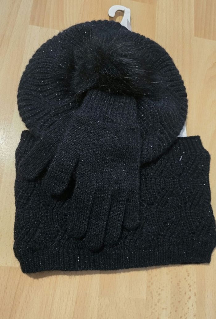 Neufs (non portés) 🏷🤩😍🥰ensemble béret,snood,gants 8ans Fille 😍🤩🥰 - photo numéro 2
