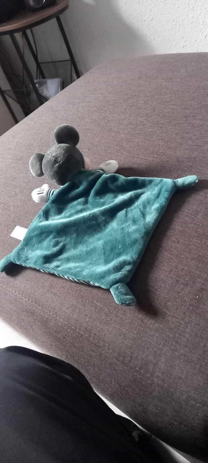DOUDOU Mickey vert jamais servi - photo numéro 2