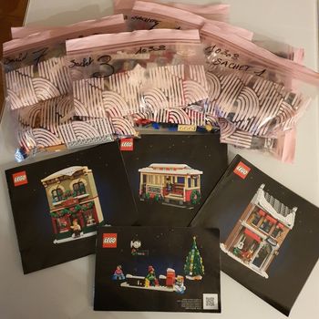 Lego 10308 La grande rue décorée pour les fêtes