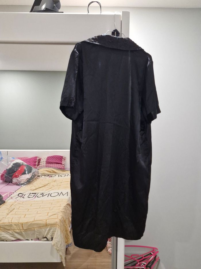 Robe de chambre noire - photo numéro 2