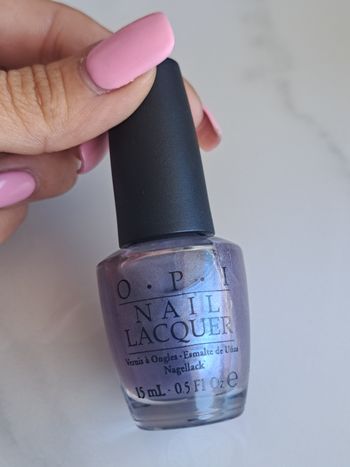 ✨ OPI – Vernis à ongles irisé ✨
Teinte : The Color To Watch (ref visible sous le flacon)