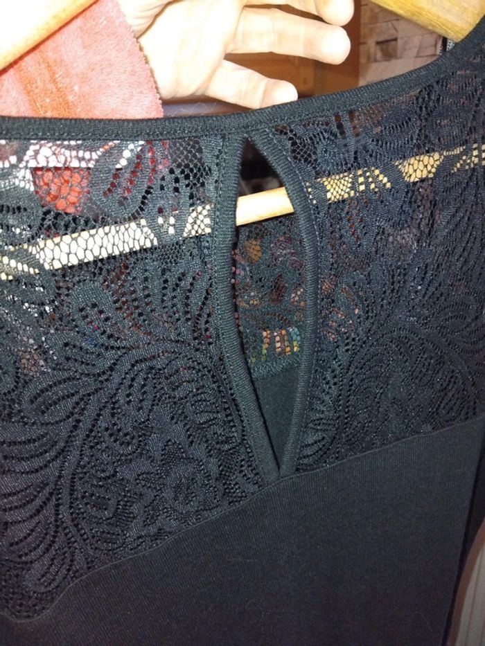 Robe droite avec dentelle - photo numéro 4