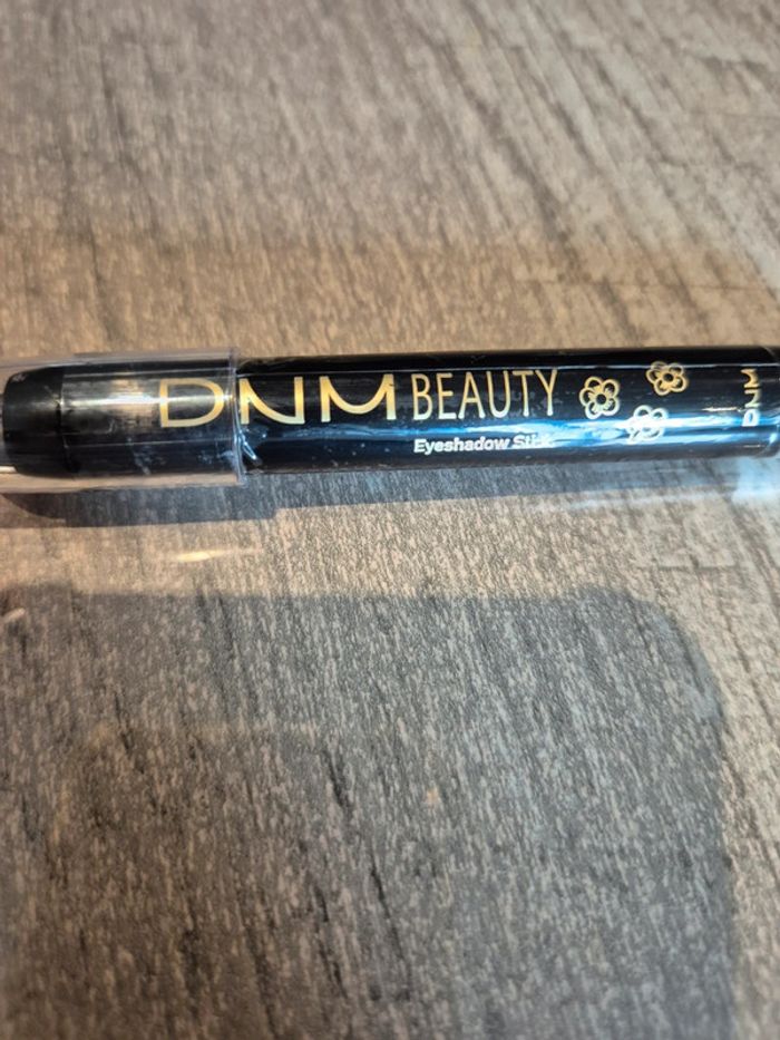 Crayon fard à paupière 🌸 - photo numéro 2