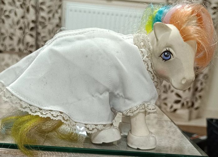 Petit poney marié avec tenue confetti - photo numéro 2