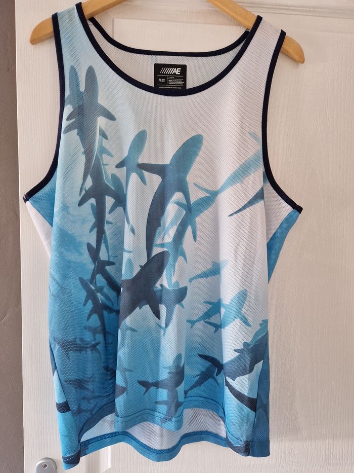 Tee-shirt American Eagle outfitters taille L requins