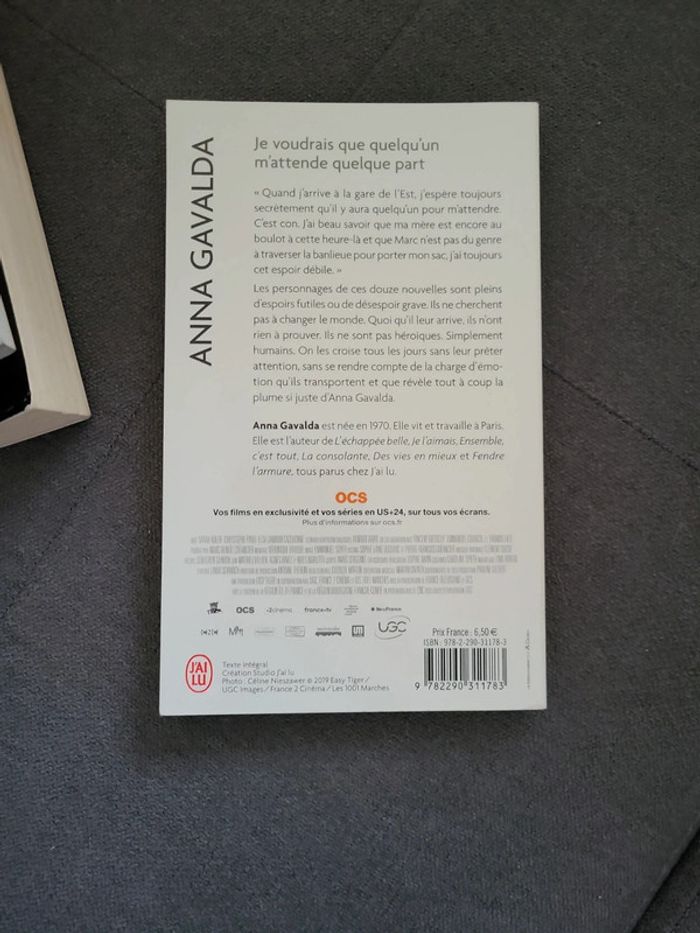 Livre " Je voudrais que quelqu'un m'attende quelque part" - photo numéro 3