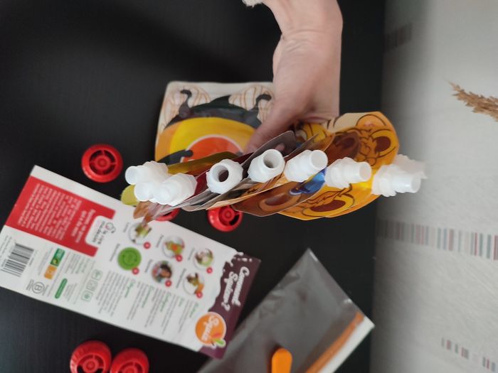 Lot de 9 gourdes réutilisables SQUIZ avec pochette - État Neuf
- photo numéro 9
