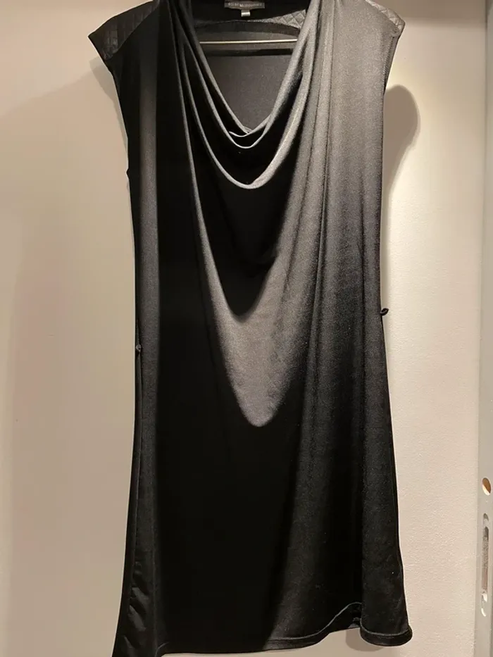 Jolie robe noir fluide taille 38/40 - photo numéro 6